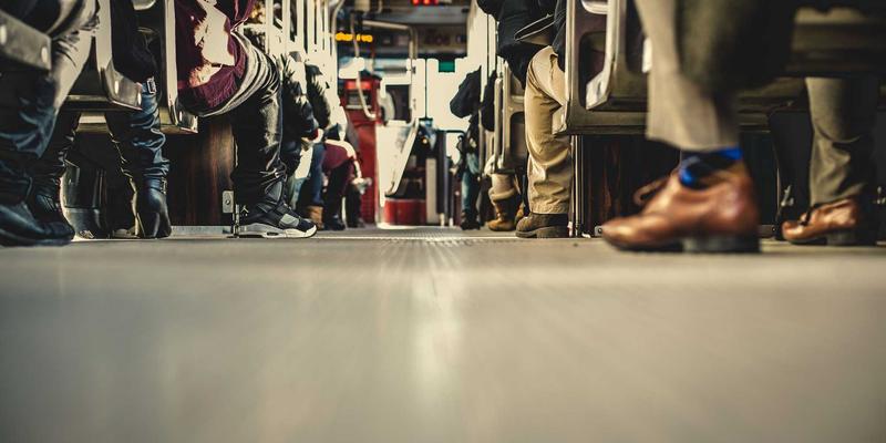 复古穿搭灵感大揭秘：飞飞8899如何用10件单品实现30天不重样造型