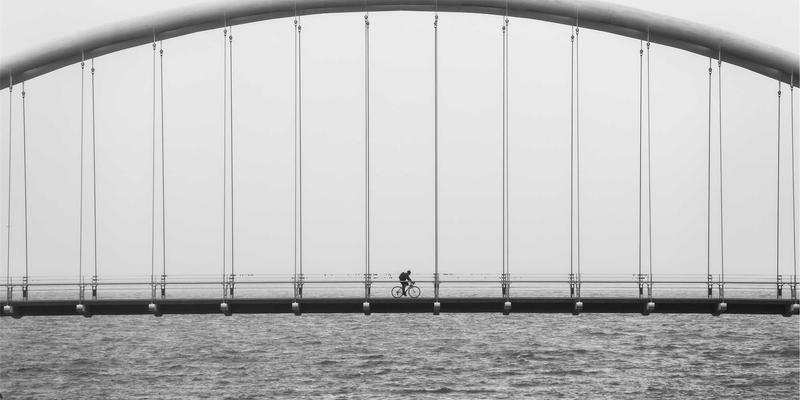 穿越时空的穿搭灵感：飞飞8899带你溯源从维多利亚到80年代的复古风格服饰搭配