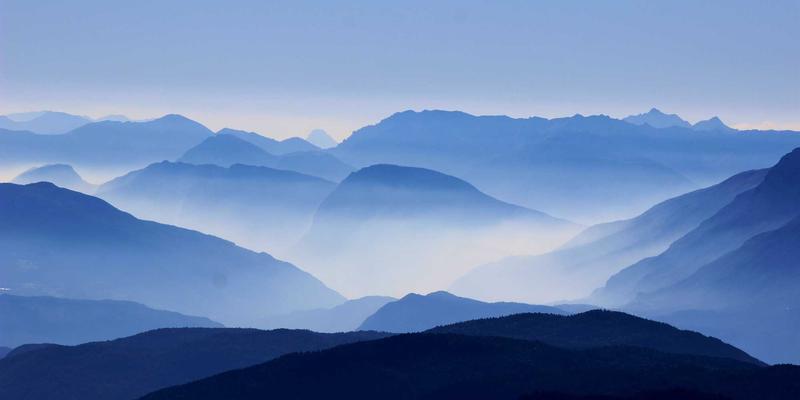 解密飞飞8899的穿搭灵感日历：复古时尚博主如何规划月度服饰搭配主题