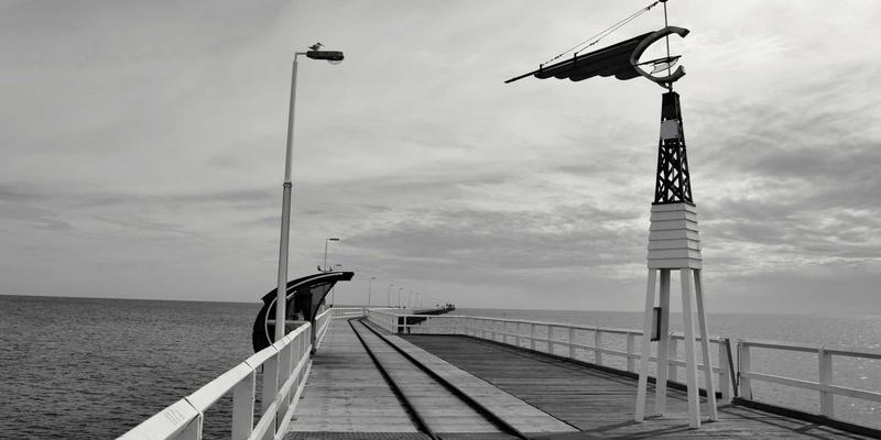 跟随时尚博主飞飞8899学穿搭：用手机拍出复古风故事感大片