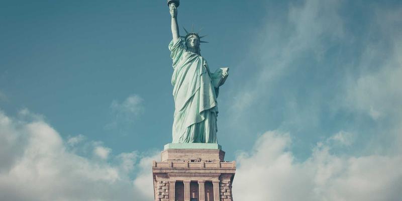 跟随飞飞8899学习复古风格：掌握 vintage 女装鉴别与淘货秘籍