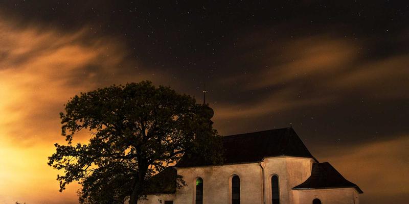 飞飞88996：解锁复古风格穿搭灵感，重塑时尚女装经典魅力