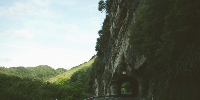 飞飞889979：解码复古服饰的时光密码，重塑日常穿搭的复古风格