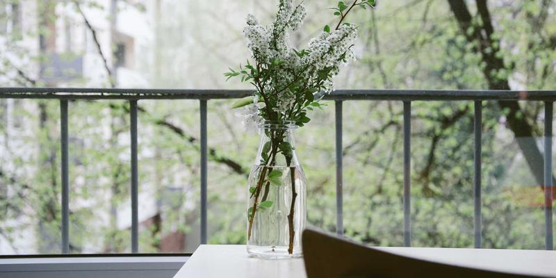 飞飞8899复古穿搭法则：用基础单品解锁多层次复古造型灵感