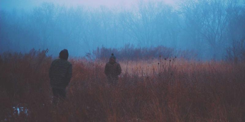 飞飞8899复古造型全解析：妆容发型如何与服饰搭配相得益彰