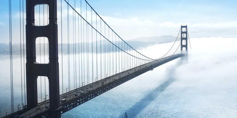 飞飞8899如何甄选复古小众服饰品牌：女装平台的搭配美学与联名策略