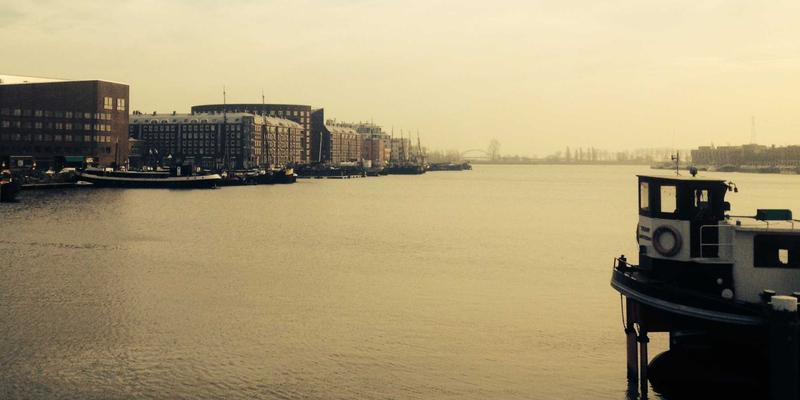 飞飞8899如何筛选时尚女装合作品牌？深度解析复古服饰的穿搭灵感与商业逻辑