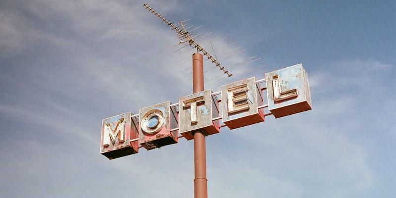 飞飞8899的复古家居美学：如何将时尚穿搭灵感延伸至生活空间布置