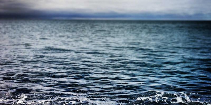 飞飞8899的复古服饰搭配教程解析：如何打造值得收藏的穿搭指南