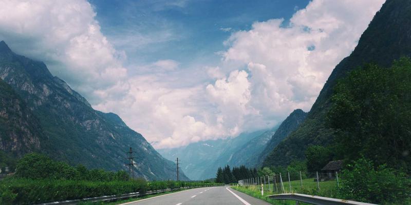飞飞8899的复古美学：从经典书籍与电影中汲取服饰搭配灵感