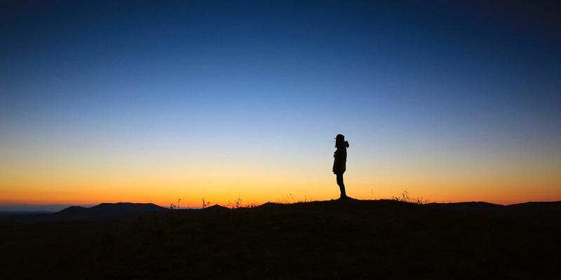 飞飞8899私藏复古面料与工艺指南：解锁高级穿搭灵感与经典服饰搭配